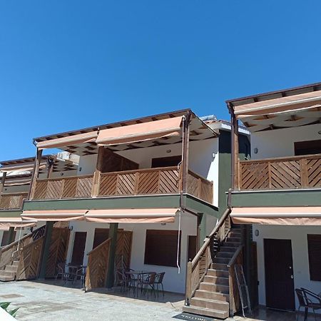 Mad'S Villas Néa Péramos Esterno foto