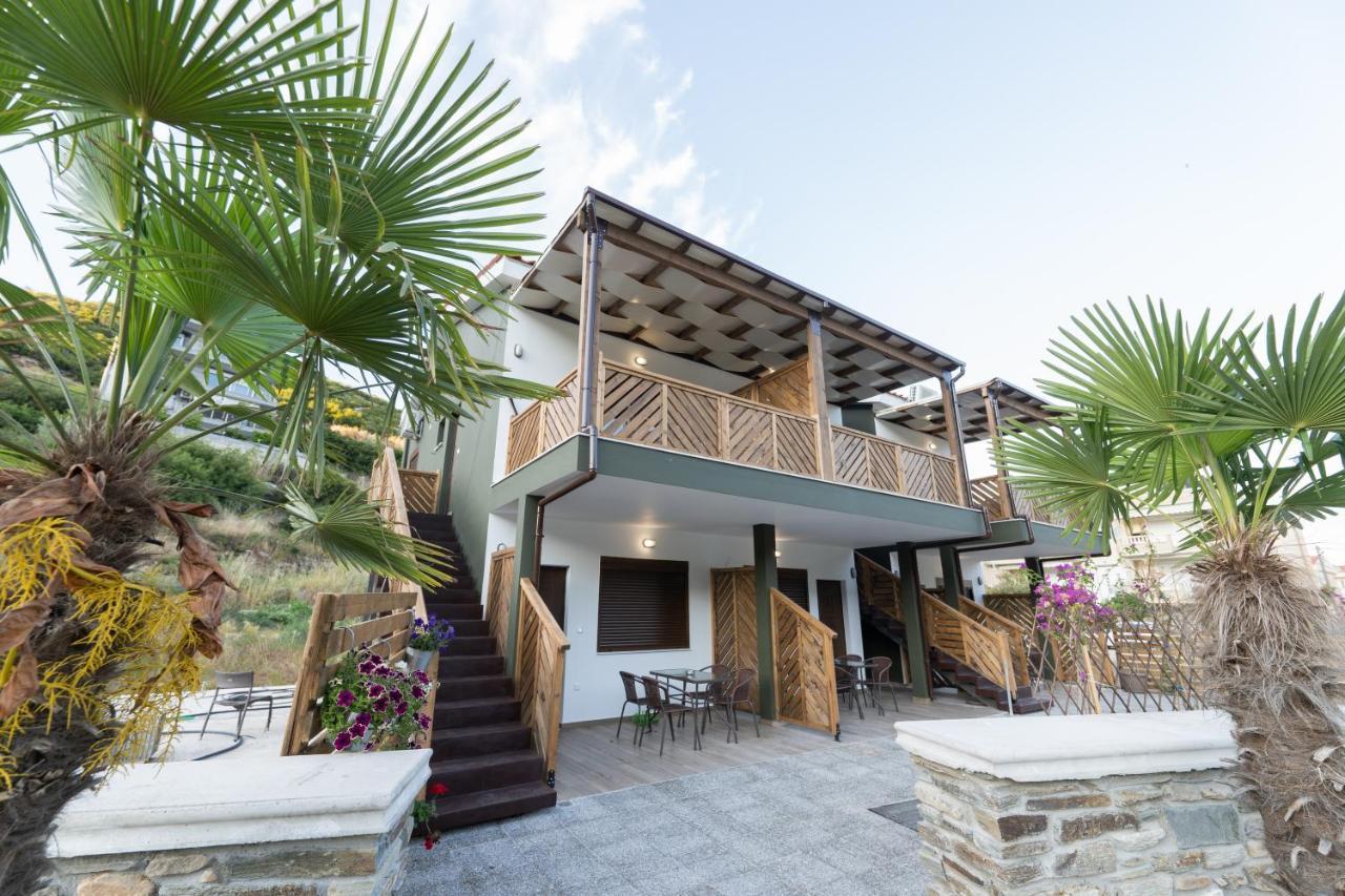 Mad'S Villas Néa Péramos Esterno foto