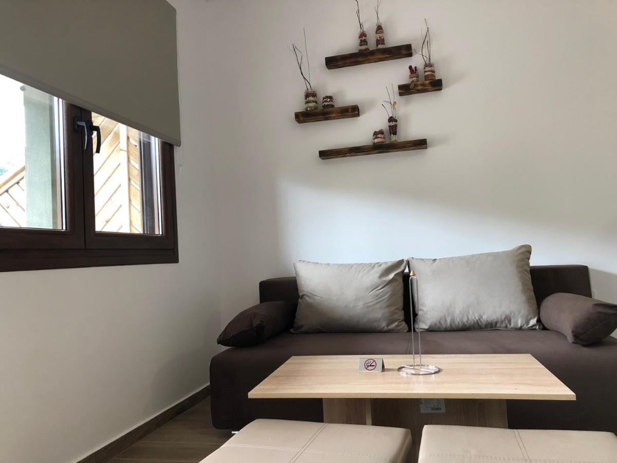 Mad'S Villas Néa Péramos Esterno foto