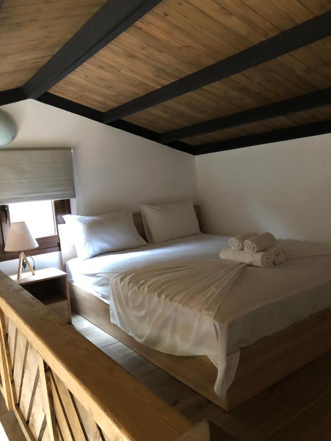 Mad'S Villas Néa Péramos Esterno foto