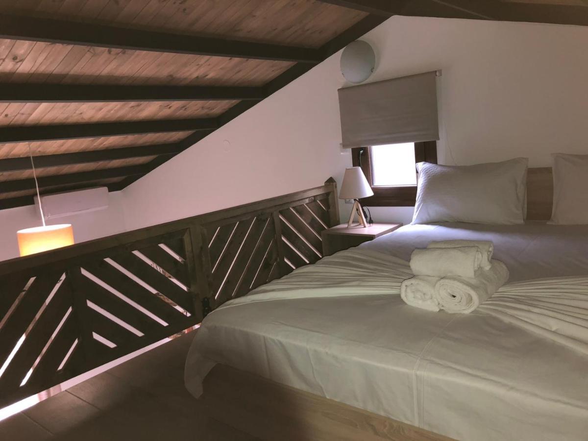 Mad'S Villas Néa Péramos Esterno foto