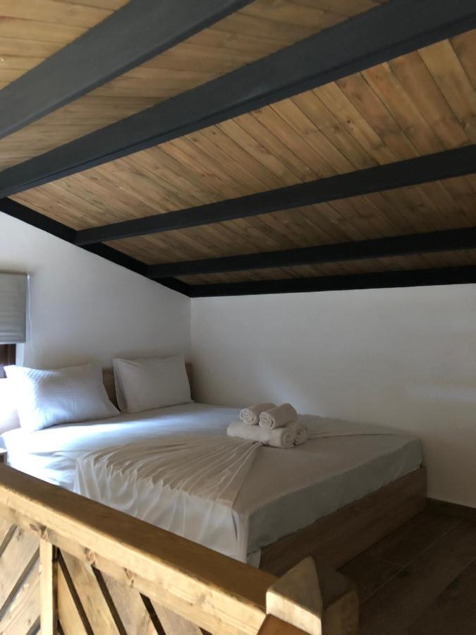 Mad'S Villas Néa Péramos Esterno foto