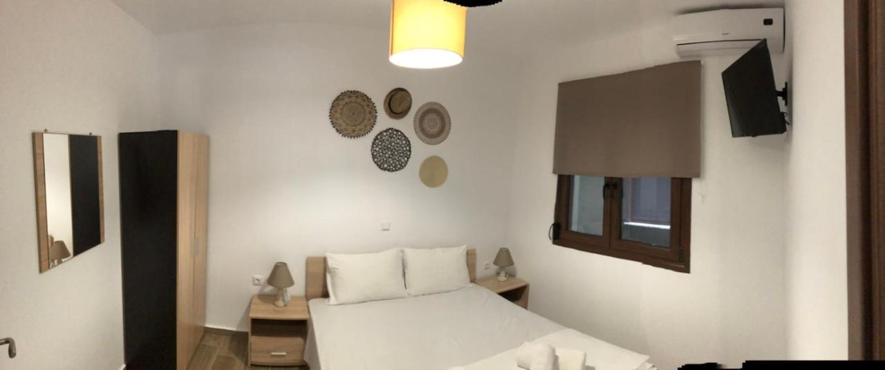 Mad'S Villas Néa Péramos Esterno foto