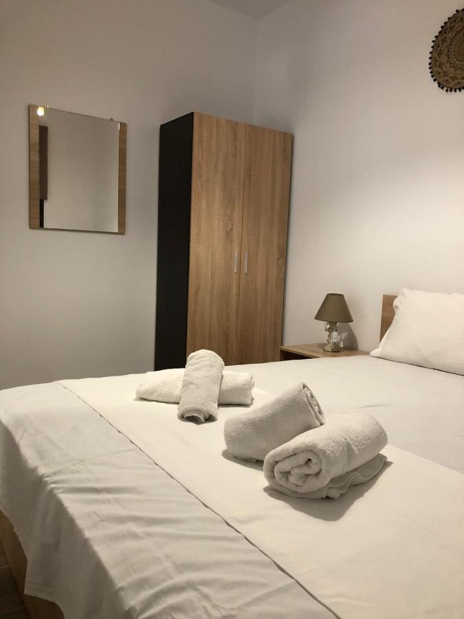 Mad'S Villas Néa Péramos Esterno foto