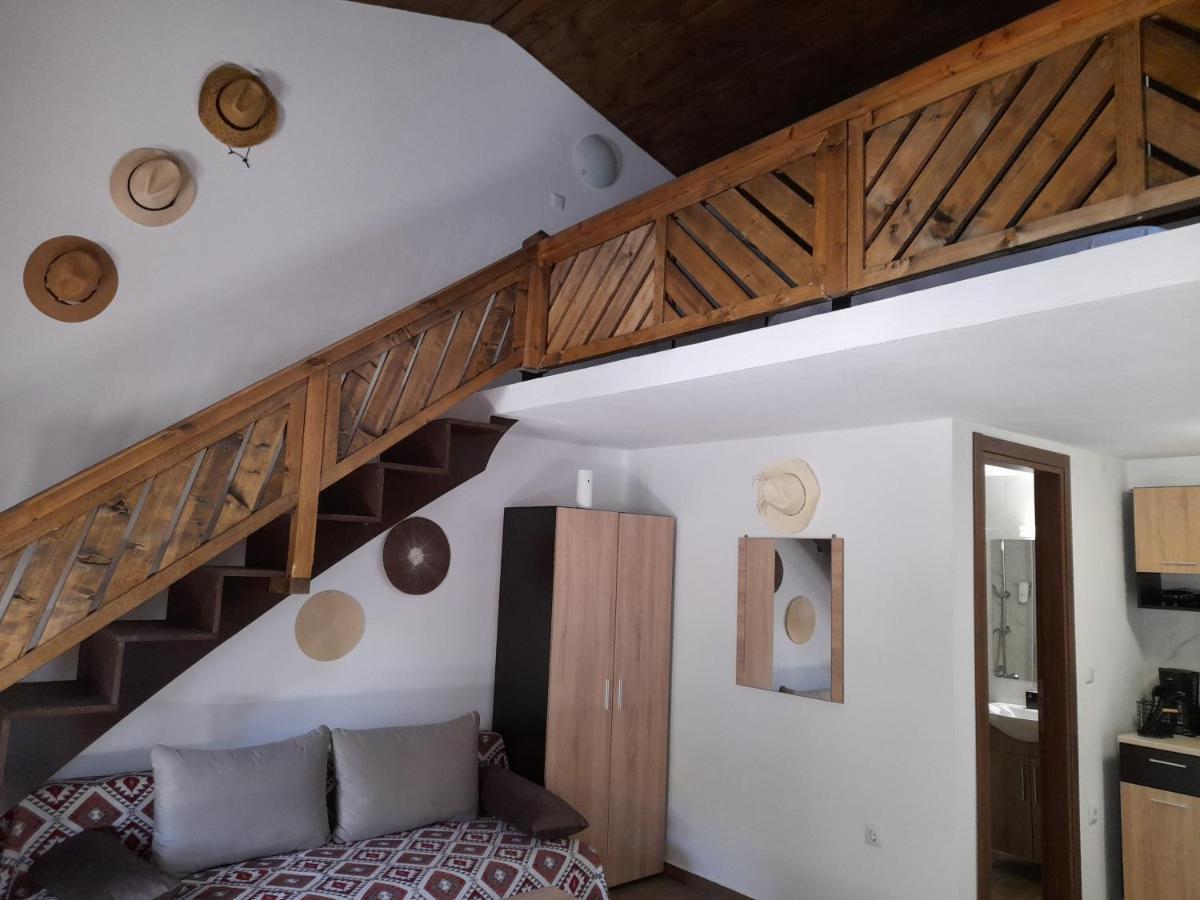 Mad'S Villas Néa Péramos Esterno foto