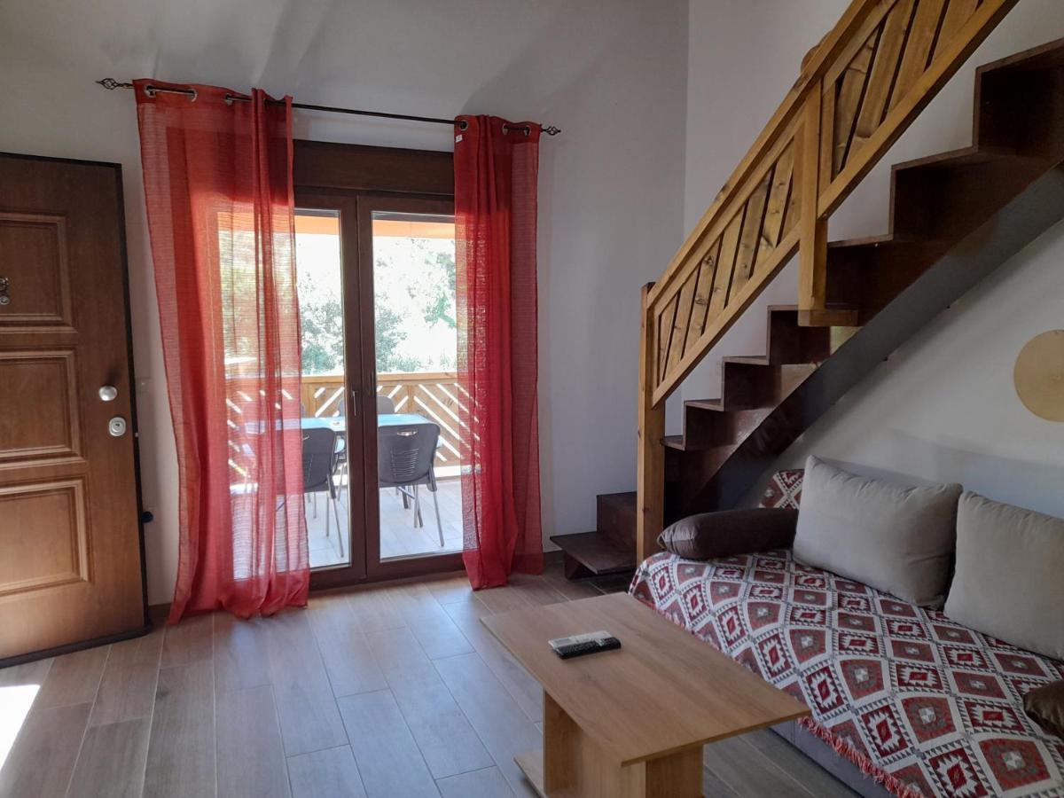Mad'S Villas Néa Péramos Esterno foto