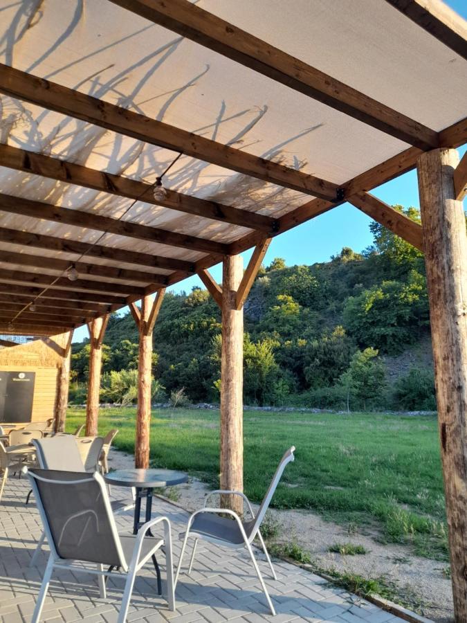 Mad'S Villas Néa Péramos Esterno foto